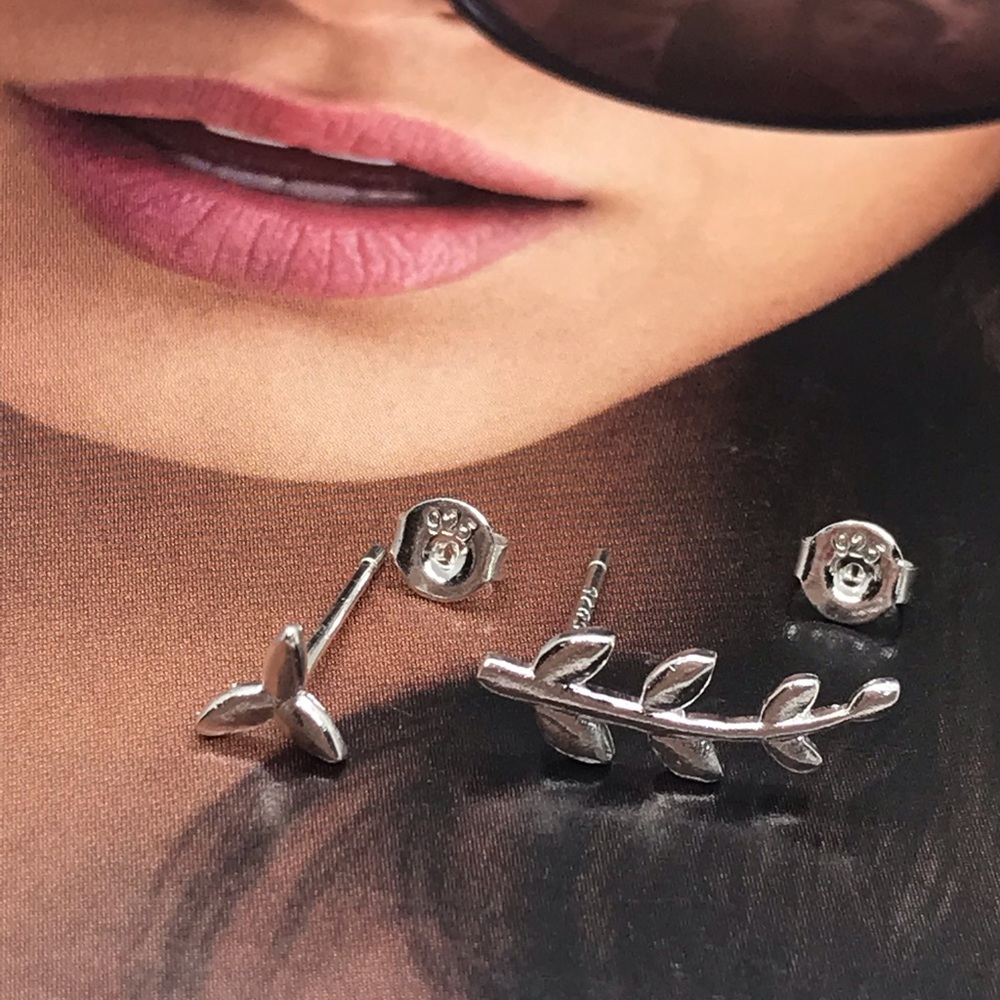 🌟 Sterling Silver 925 Stud Earrings - Picture 3 of 5